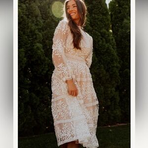 Ivy City Co White Floral Lace Long Sleeve Dress